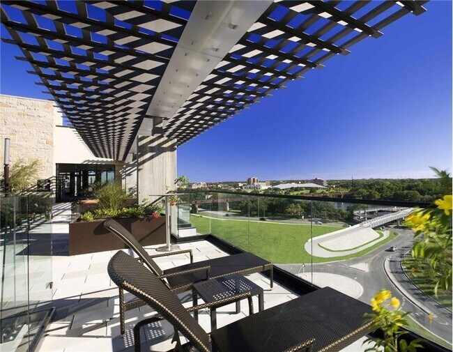 Building Photo - 117 1/2 Sandra Muraida Way