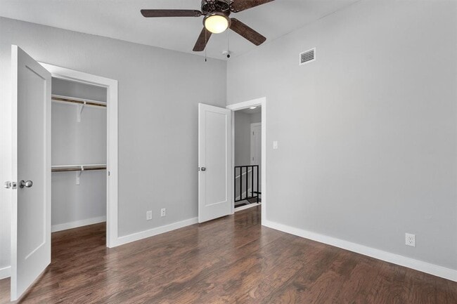 Building Photo - 3810 Southway Dr