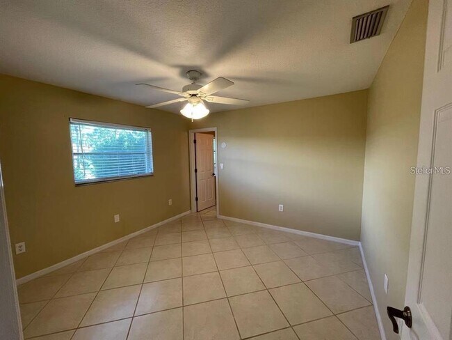 Building Photo - 494 Lake of the Woods Dr