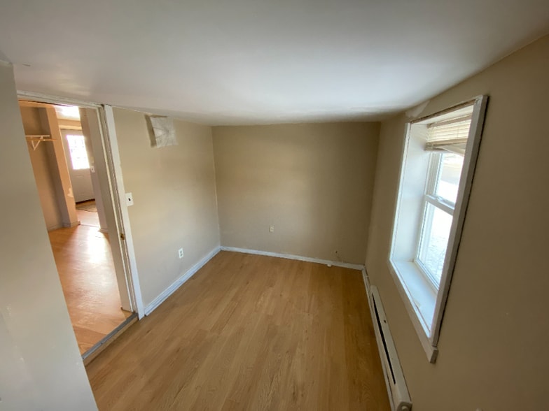 Building Photo - 103 Kneale Ave S