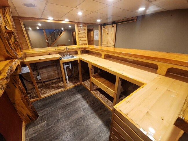 Building Photo - Family-Friendly 3BR Ranch with Home Office...