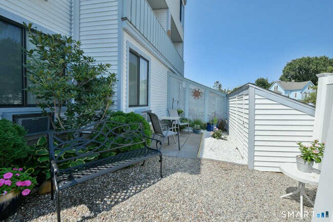 Building Photo - 2 Hamre Ln