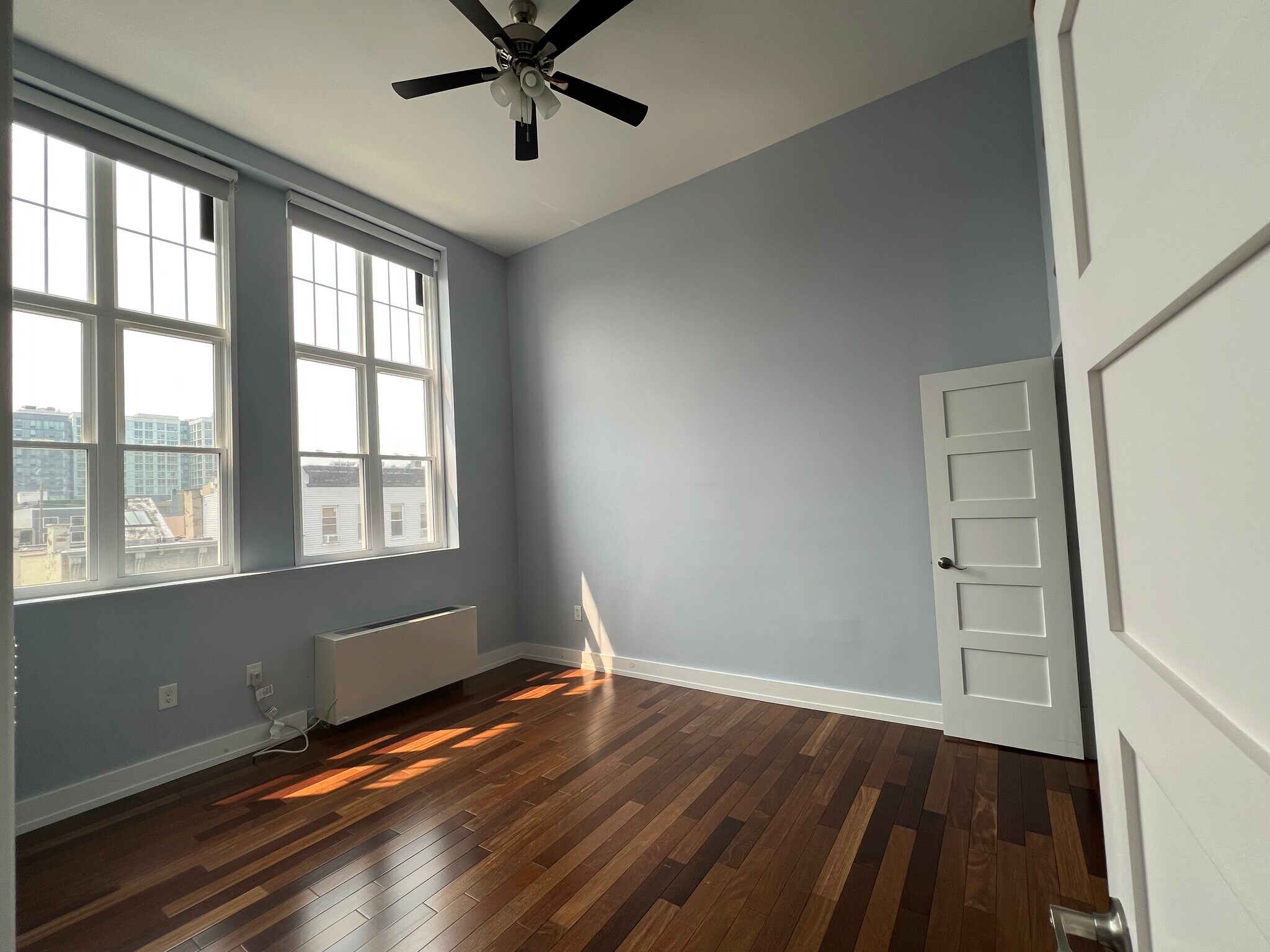 Building Photo - 450 7th St