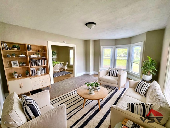 Building Photo - Spacious 3Bd; 1Ba Single Family Home