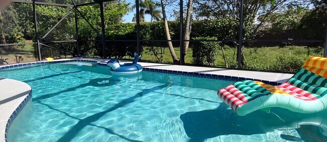 Building Photo - 1132 SE Oriental Ave