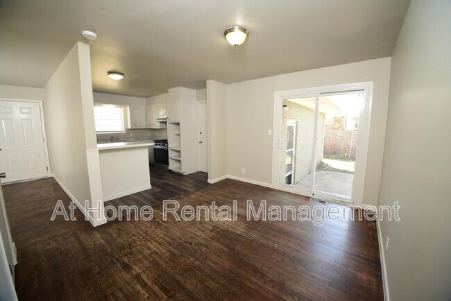 Building Photo - 10219 E 7th St