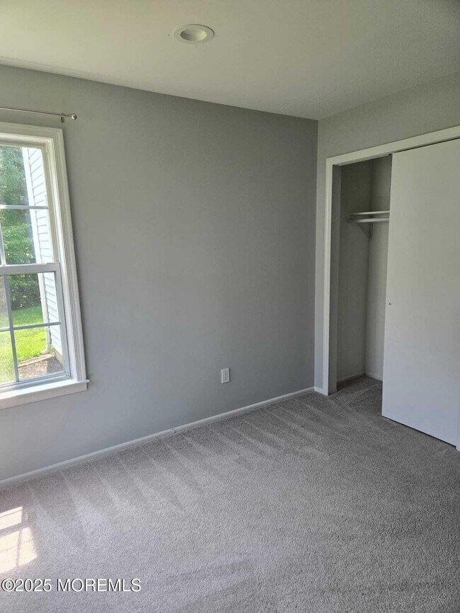 Building Photo - 127 Wellington Ct