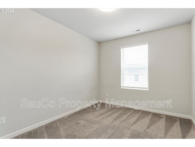 Building Photo - 8037 SE Engelmann St