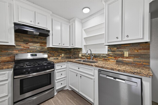 Building Photo - 210 N Shirley Ln