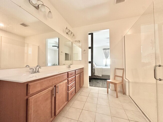 Building Photo - 16492 W Caldwell St