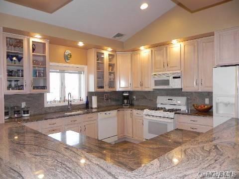 Building Photo - 1051 Oceanfront