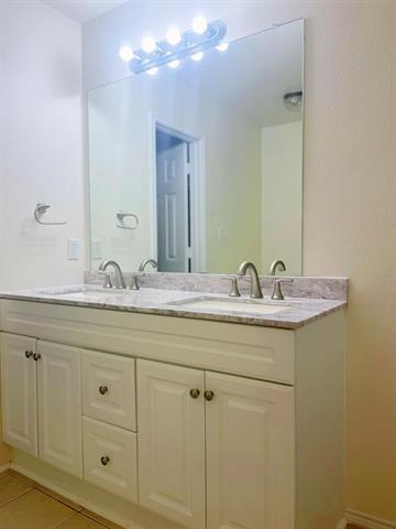 Building Photo - 1810 Oak Hl Dr