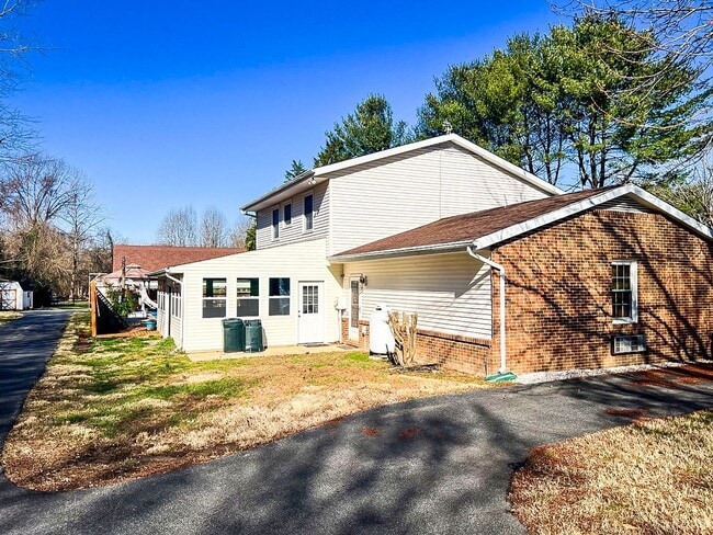 Building Photo - 3502 Old Jones Rd