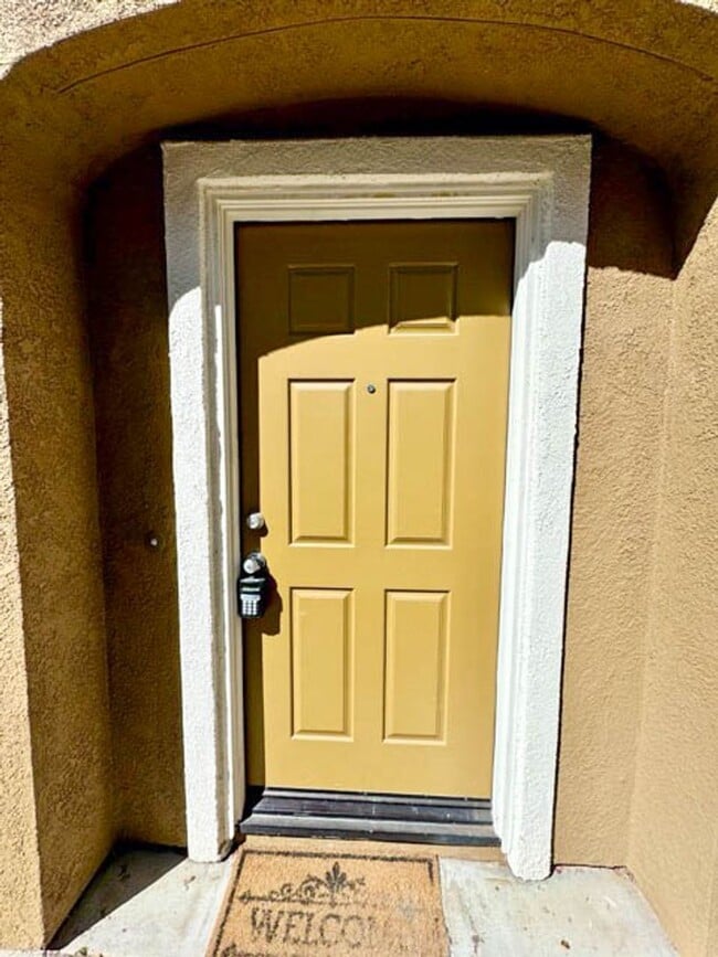 Building Photo - Move-in special! Move in by 12/25 and receive $300 off the first month’s rent! 2 bedroom Condo av...