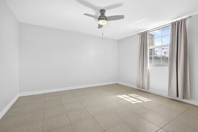 Building Photo - 610 Clematis St