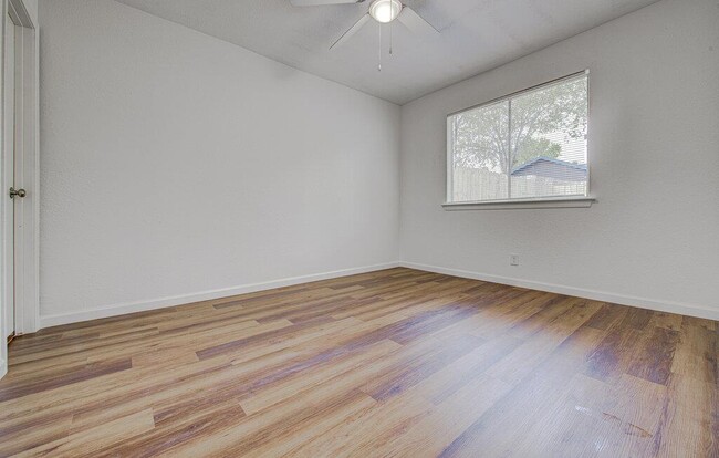 Building Photo - 1306 Bonnie Brae St