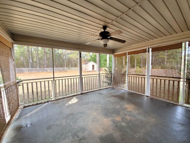 Building Photo - 837 Stone Cross Dr