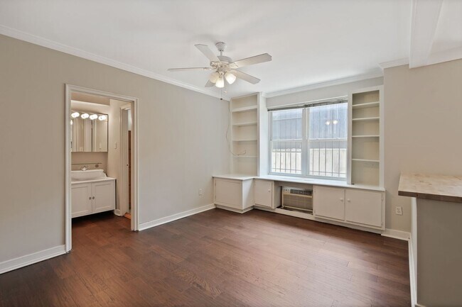 Building Photo - NEWLY RENOVATED West End/Dupont Efficiency!