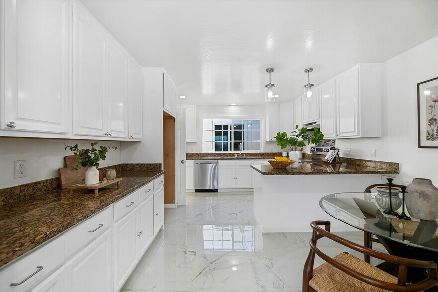 Building Photo - 584 Hillside Blvd