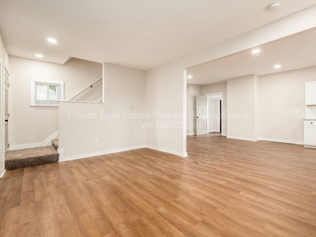 Building Photo - 1390 Sullivant Ave