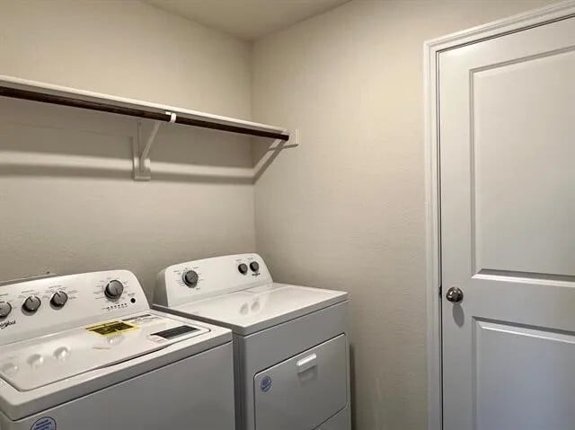 Building Photo - 402 Goliad St