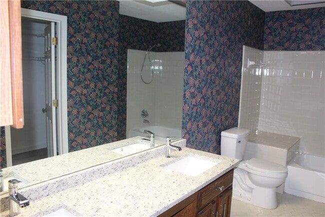 Building Photo - 5053 Gardenia Cir