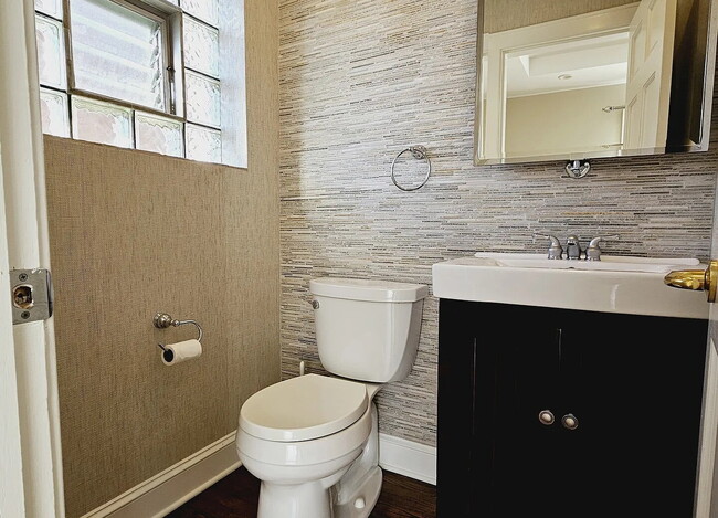 Building Photo - Upscale Living at Its Finest