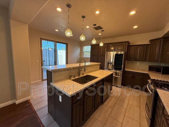 Building Photo - 16615 English Country Trail