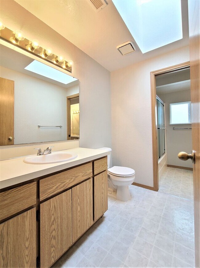 Building Photo - Charming 3 Bed/ 1.5 Bath Home Available in Lake Stevens