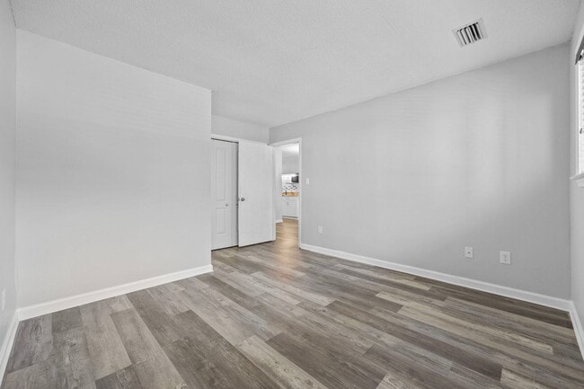 Building Photo - Charming 2-Bedroom Condo Near the Beach