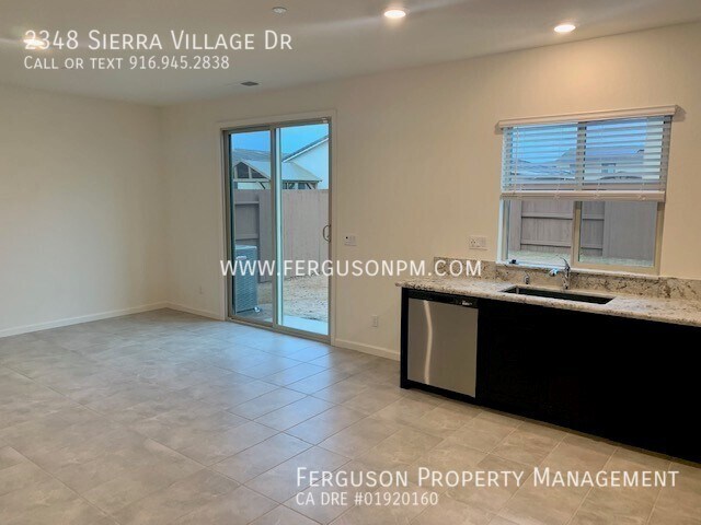 Building Photo - Pet Friendly Solar Home in West Roseville