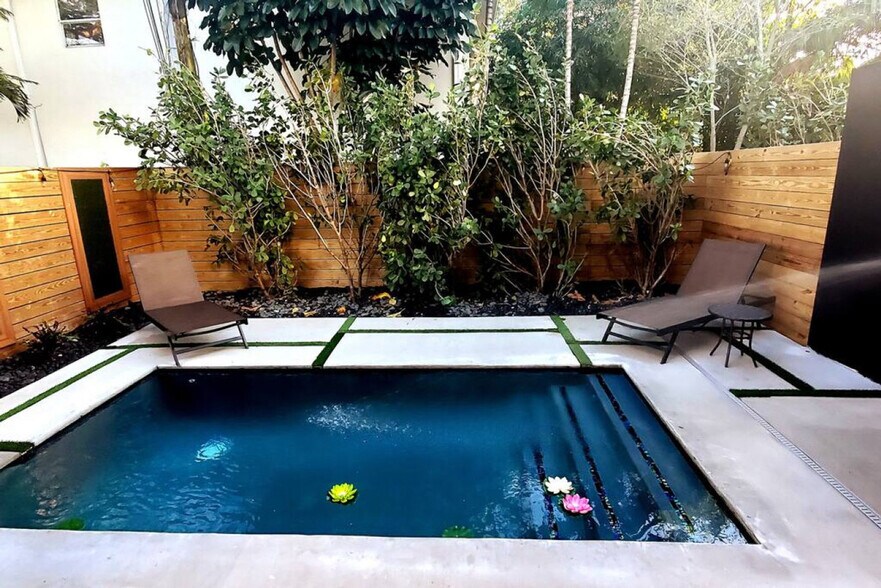 Building Photo - 1514 NE 5th Ct