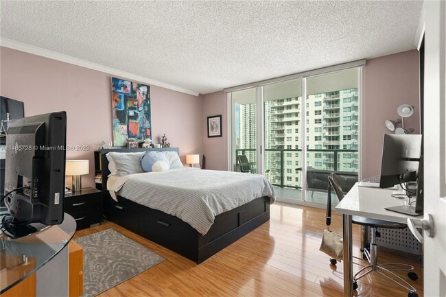 Building Photo - 1155 Brickell Bay Dr