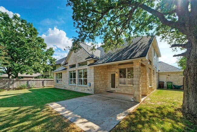 Building Photo - 2616 Henley Dr