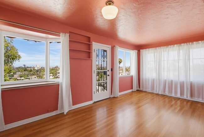 Building Photo - Historic Charm Meets Modern Living – Stunning 5 Bedroom Home on Iconic Myrtle Avenue