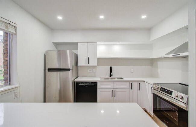 Primary Photo - 4040 San Felipe St