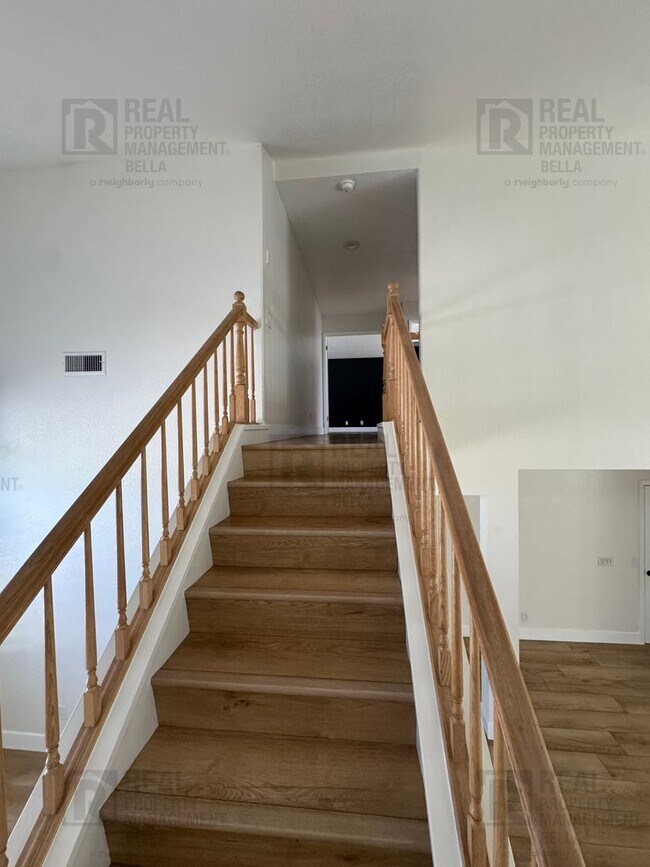 Building Photo - Resort-Style Living in Temecula – Pool Home with Designer Upgrades & 3-Car Garage