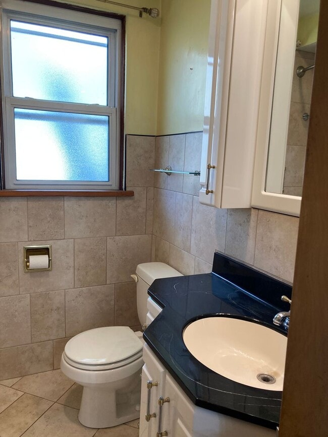 Building Photo - 910 N 56th Ave W