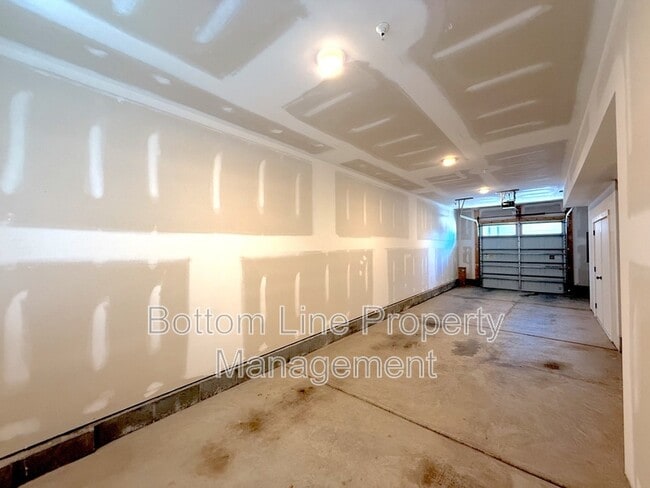 Building Photo - 627 W Tremont Ave
