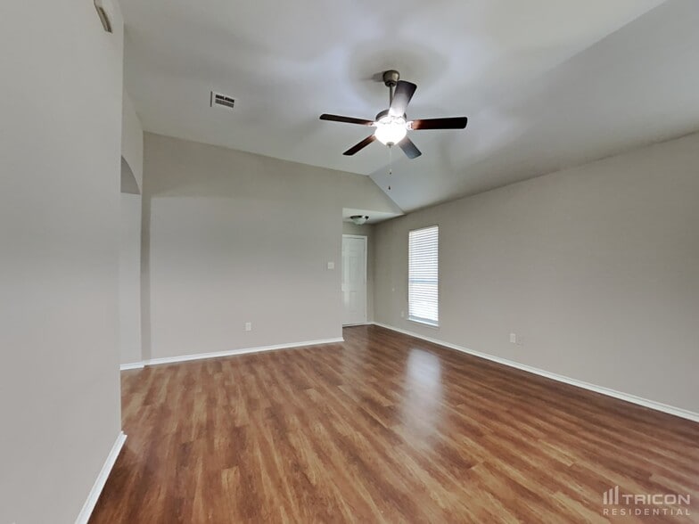 Building Photo - 952 Oak Lynn Dr