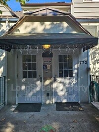 Building Photo - 772 SW Broadway Dr