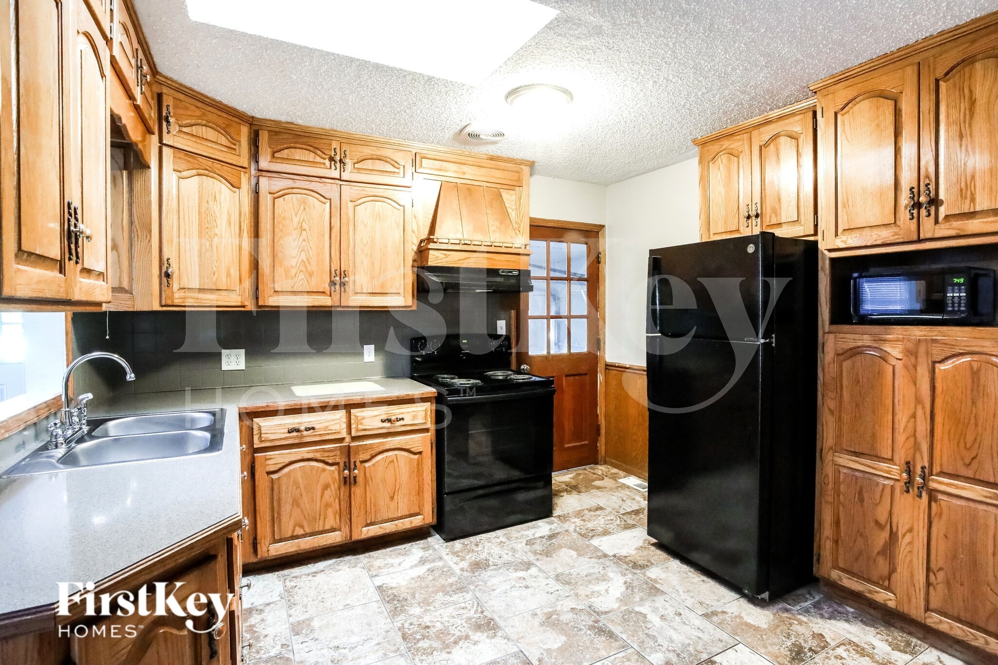 Building Photo - 6900 Fairlane Dr