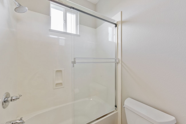 Building Photo - 4 Bed 5 Bath, Beautiful Home In Danville, With A Pool!