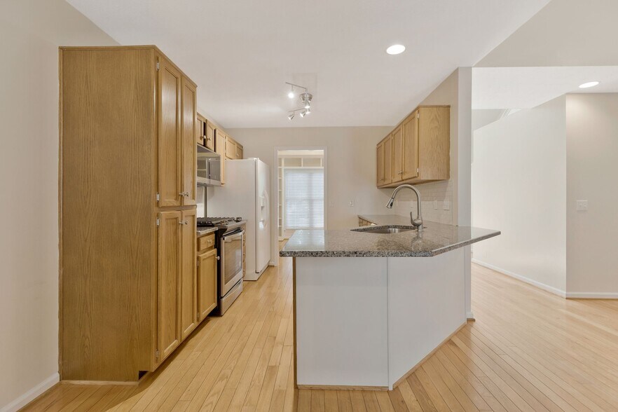 Building Photo - 5204 Catspaw Dr