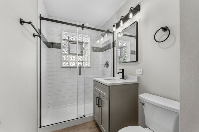 Building Photo - 740 E North Broadway St