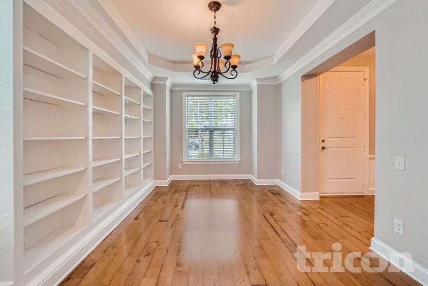 Building Photo - 303 Trillium St NW