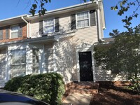 Building Photo - This adorable 2BR/2BA townhome offers conv...