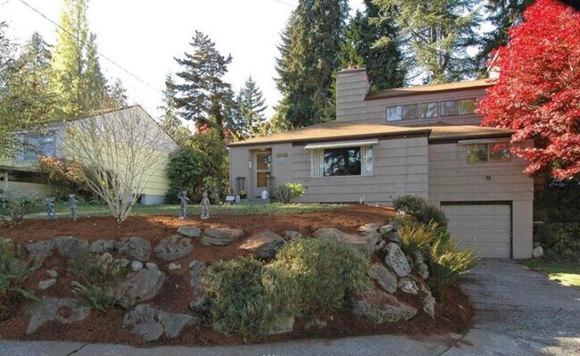 Building Photo - 14517 Sunnyside Ave N