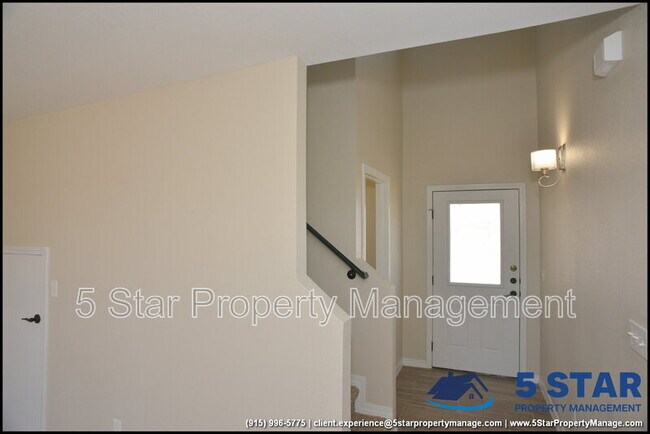 Building Photo - 806 TS Daniel Cadena Dr