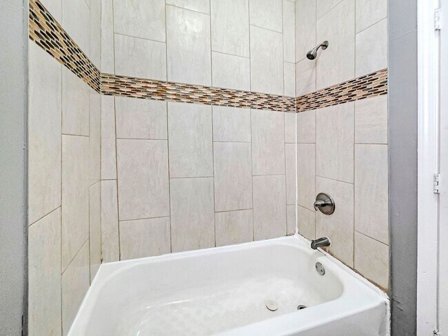 Building Photo - Recently Updated 4 Bedroom 2 Bath Ranch in the Pittsburgh area of Atlanta - Housing Vouchers Acce...